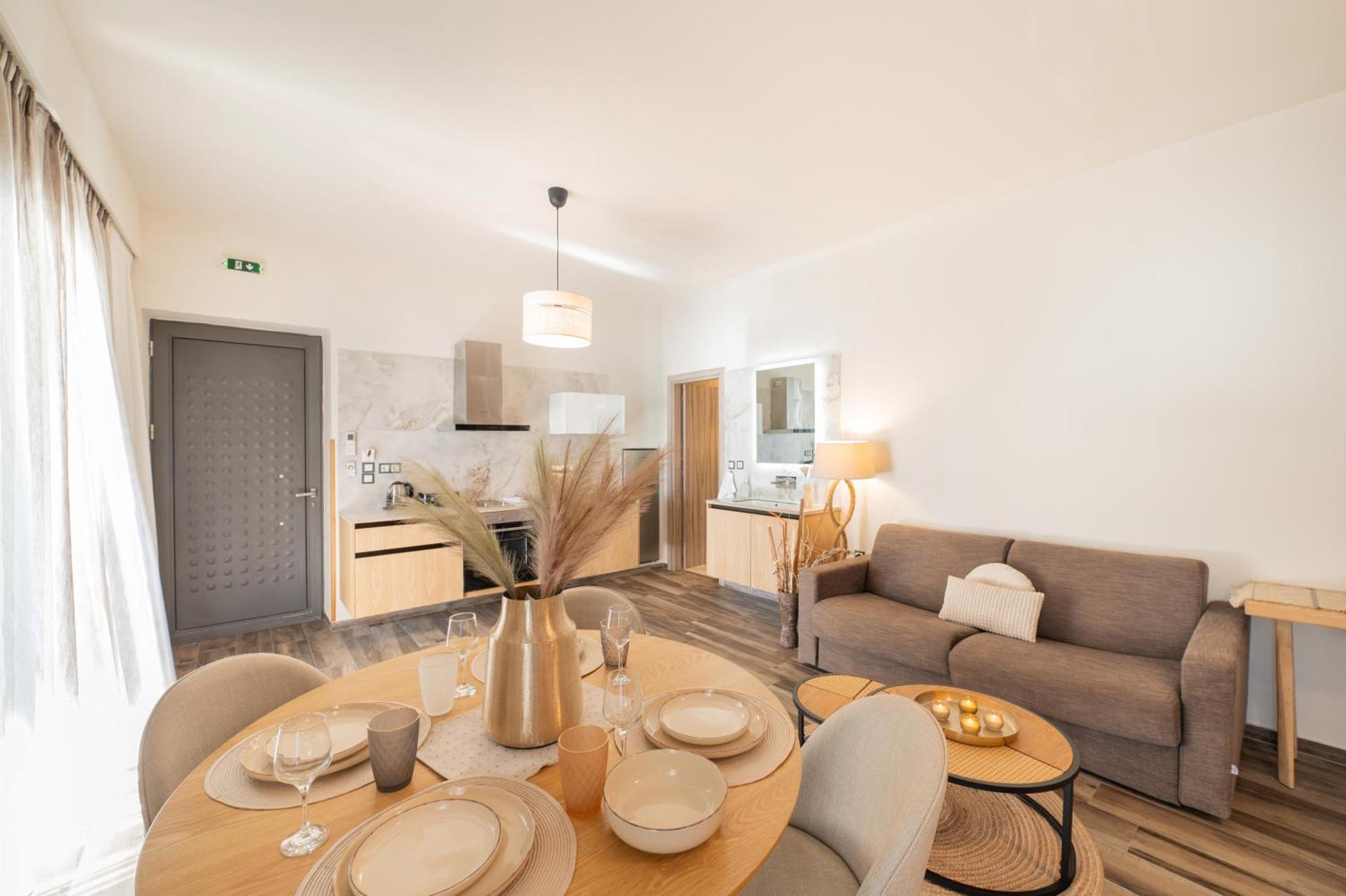 Petra Thea Appartement Kalamáta Buitenkant foto